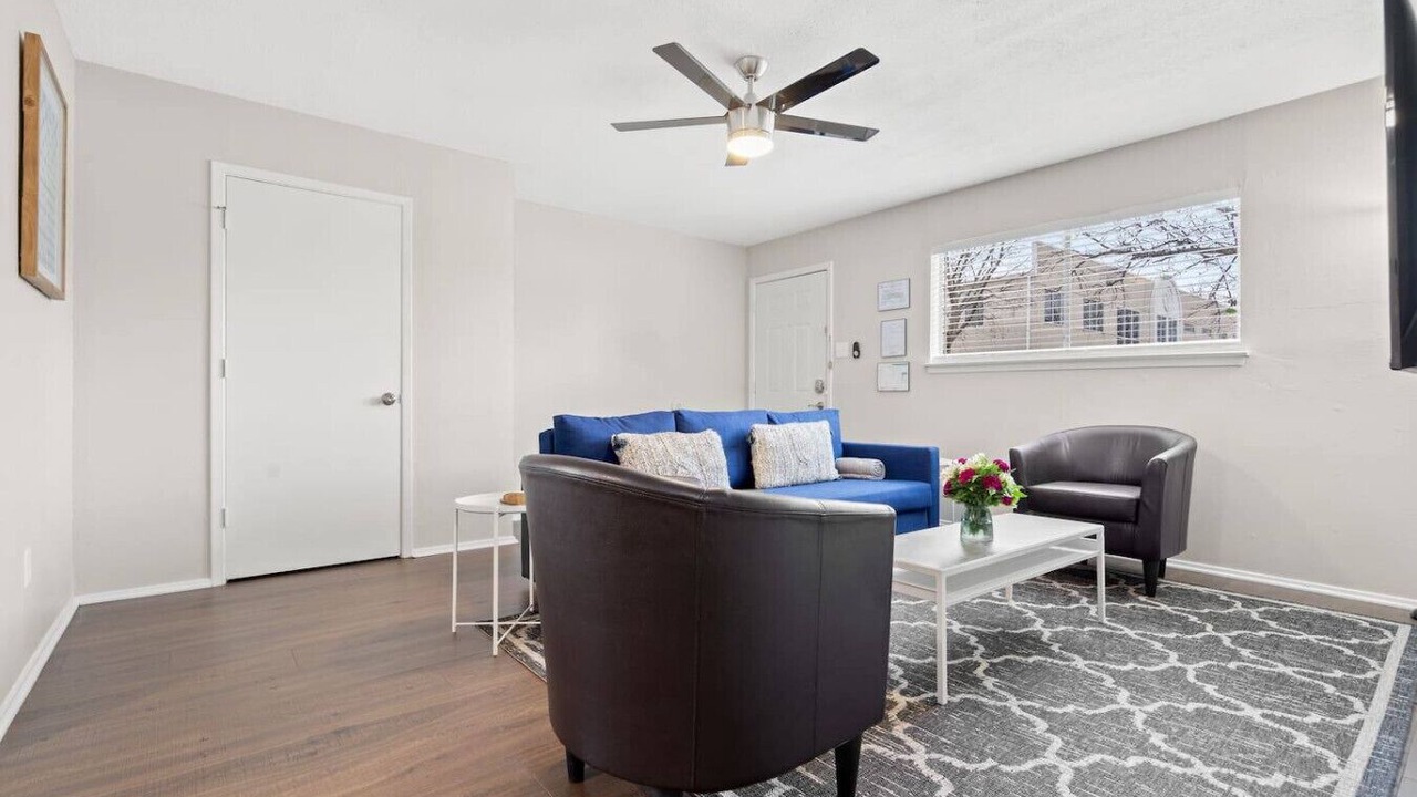 Photo of Livingroom in Central Arlington