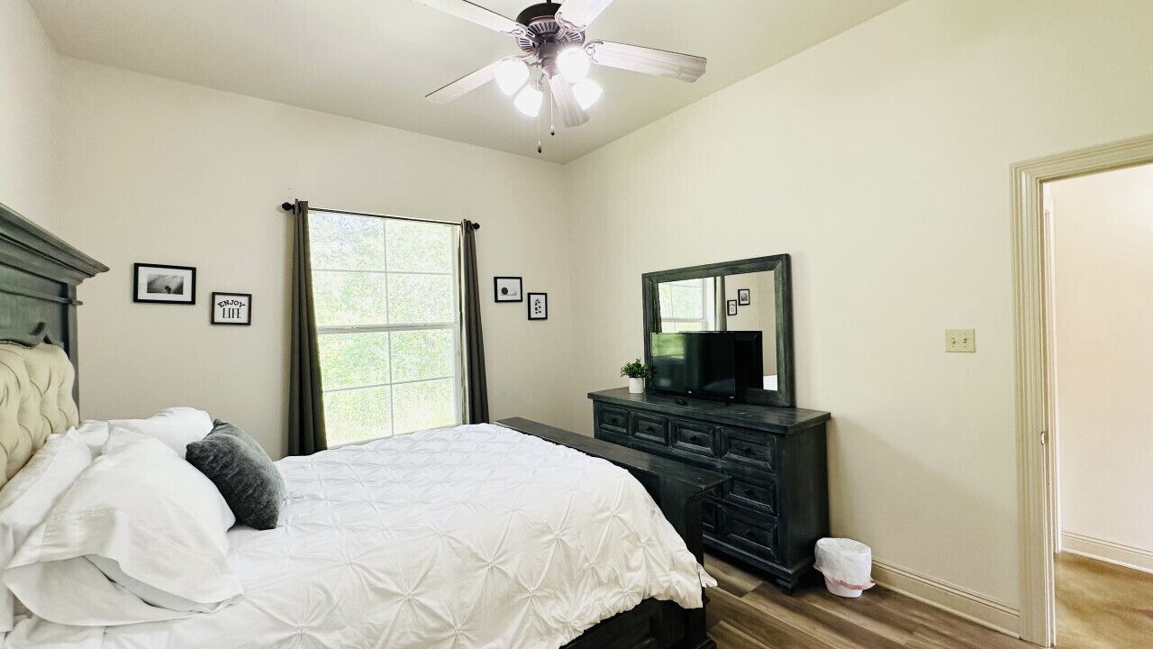 Photo of Bedroom in Pine Grove