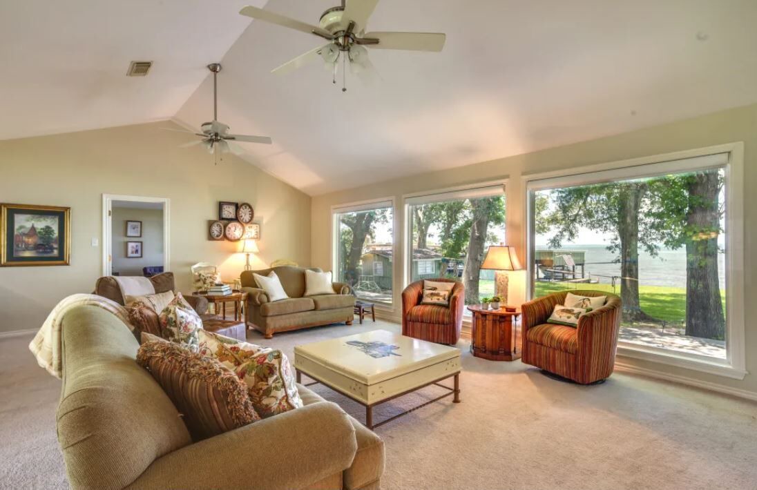 Photo of Livingroom in West Livingston