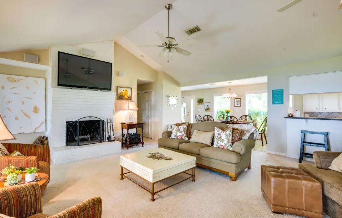 Photo of Livingroom in West Livingston