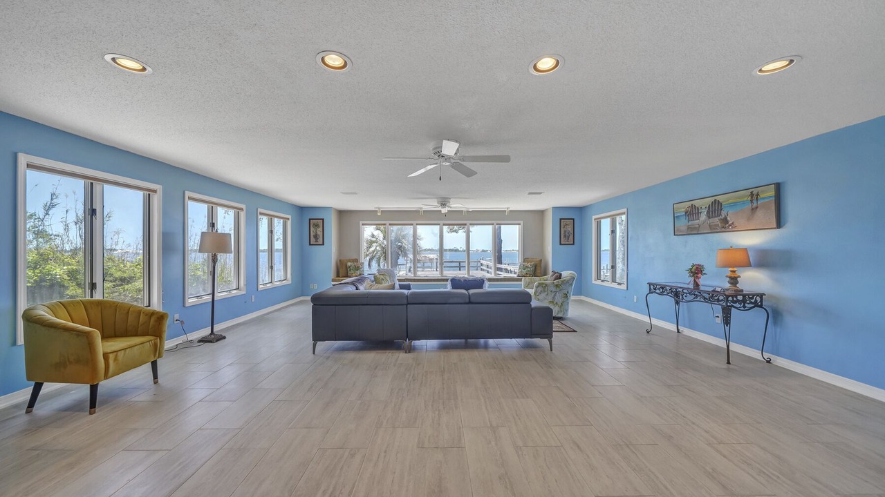 Photo of Livingroom in Mary Esther