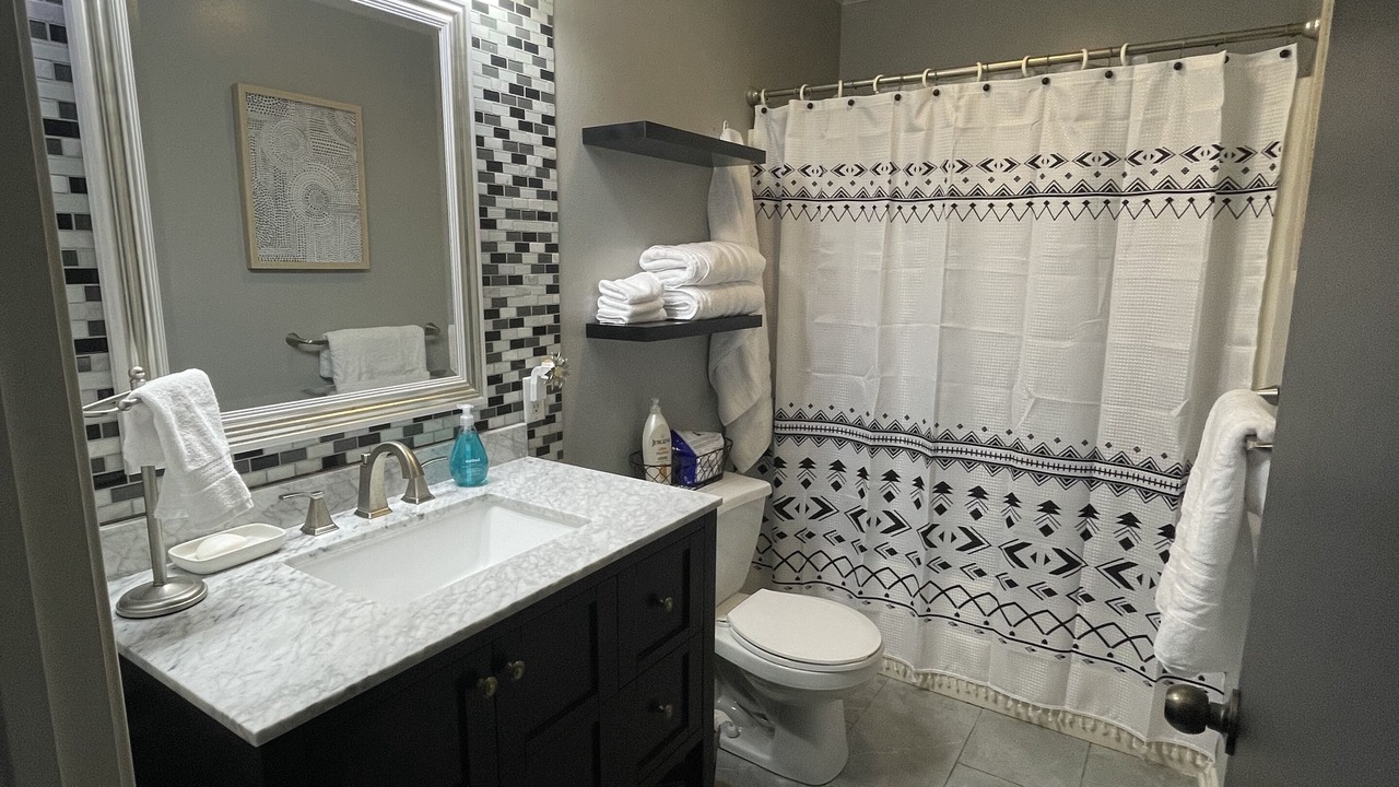 Photo of Bathroom in Groves