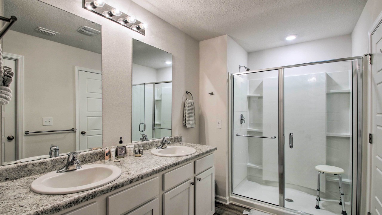 Photo of Bathroom in Pine Forest