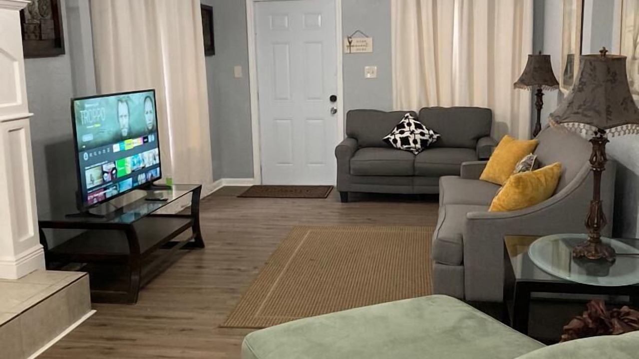 Photo of Livingroom in Lynn Haven