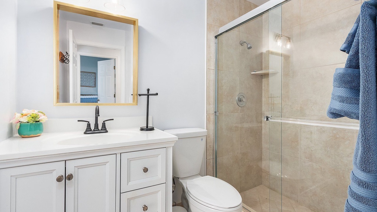Photo of Bathroom in Crown Pointe