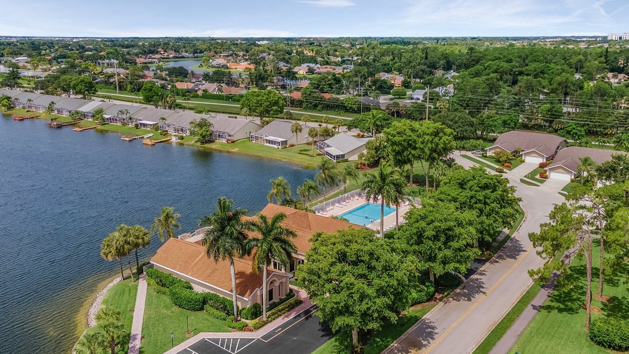 Photo of Outdoor in Crown Pointe