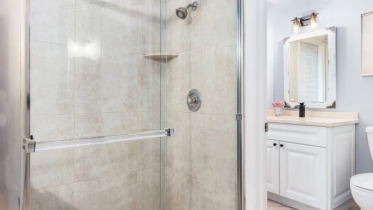 Photo of Bathroom in Crown Pointe