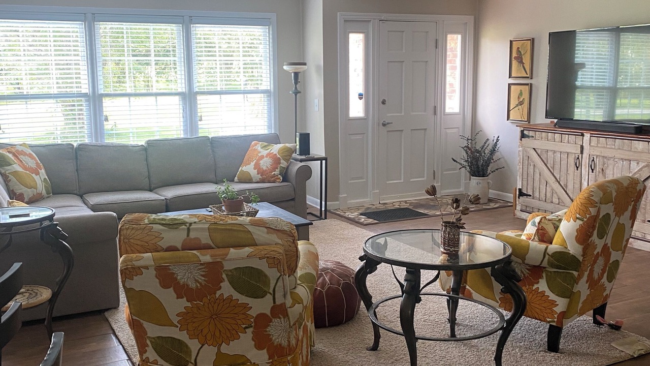 Photo of Livingroom in Thomas Drive