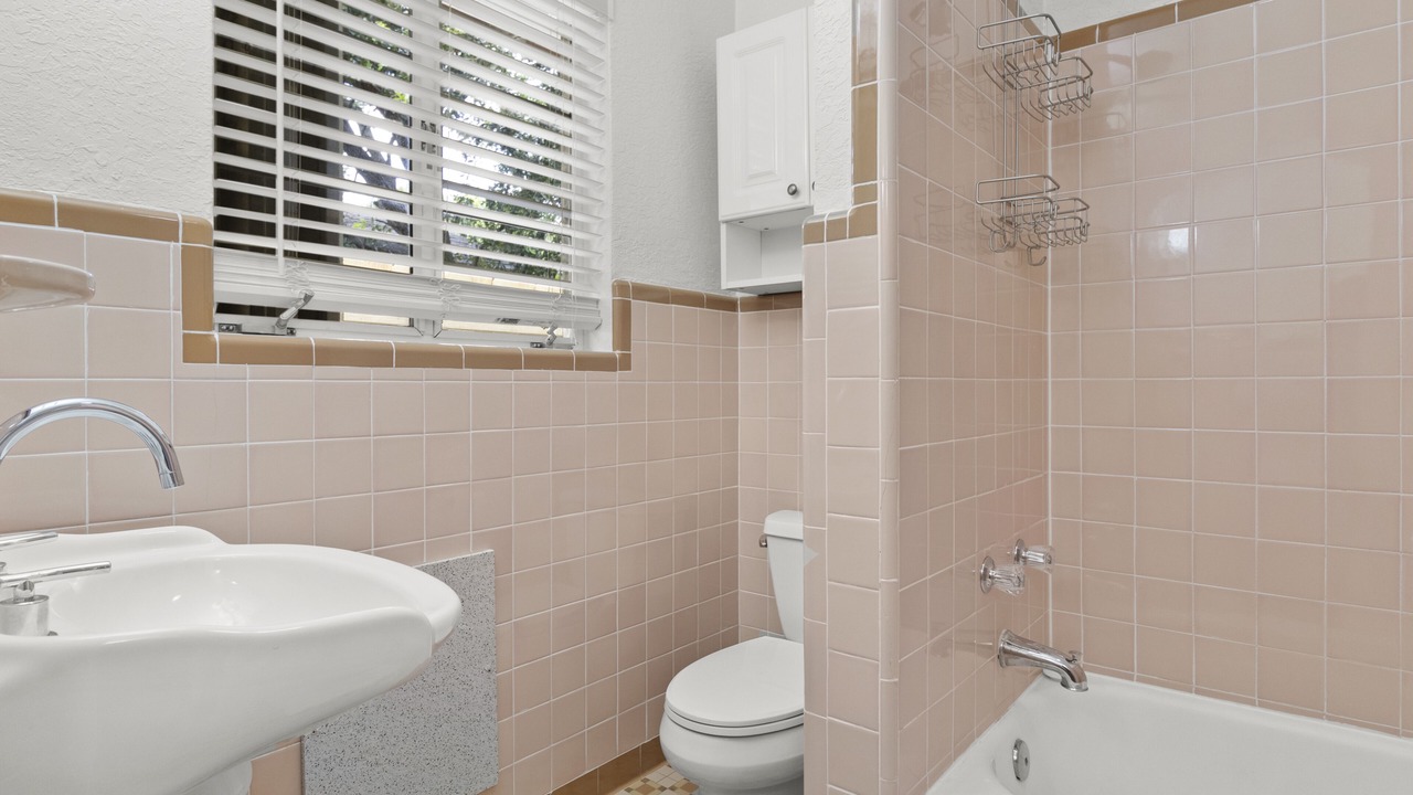 Photo of Bathroom in Mango Groves
