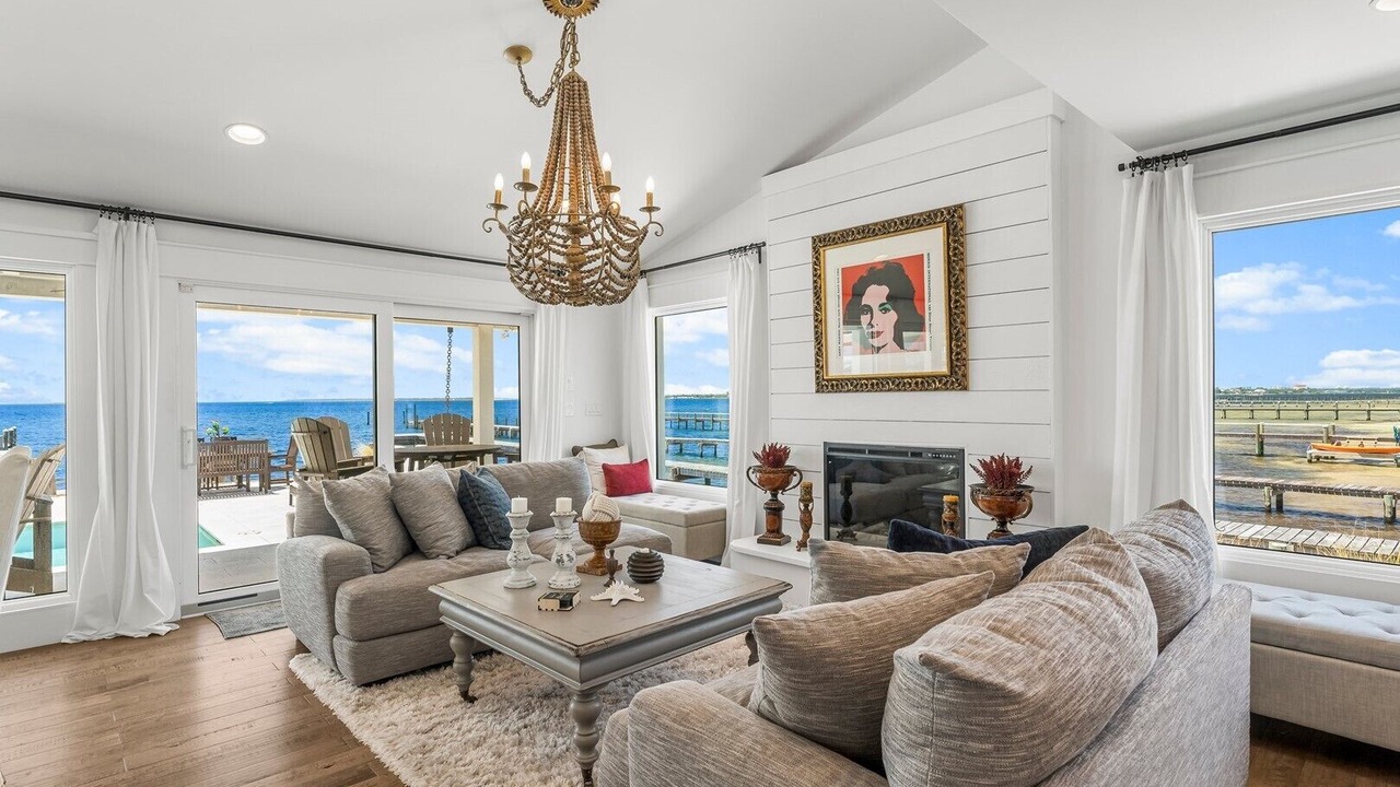 Photo of Livingroom in Gwaltney Estate