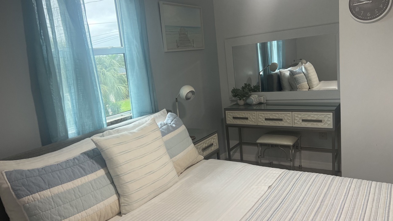 Photo of Bedroom in Edgewater