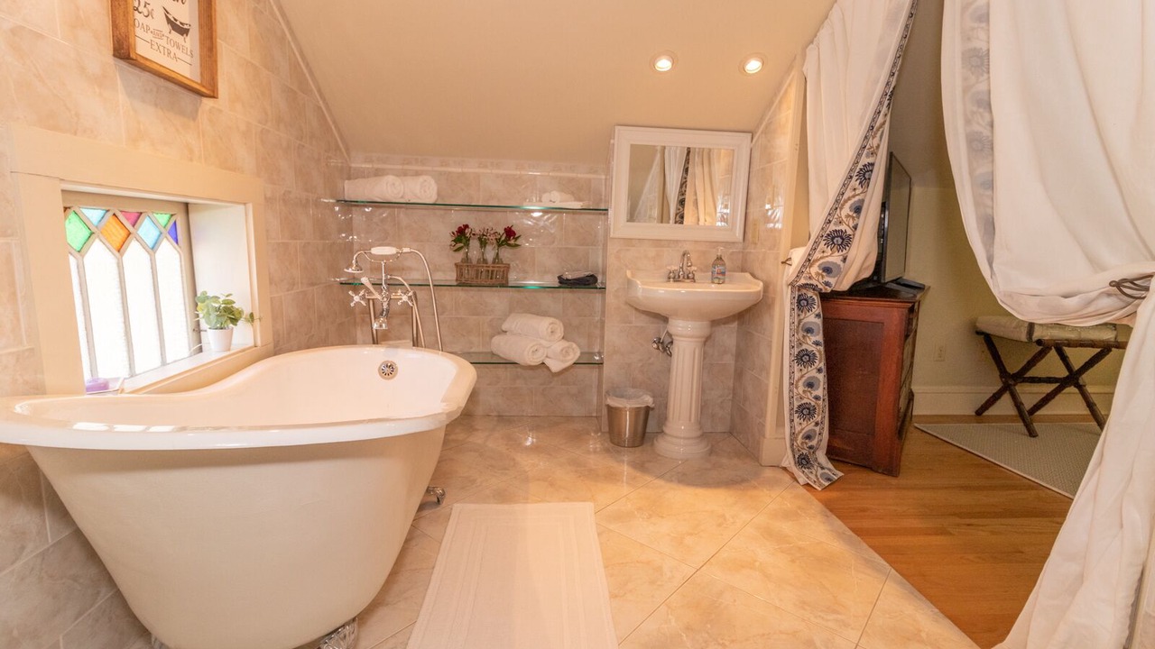 Photo of Bathroom in Madisonville