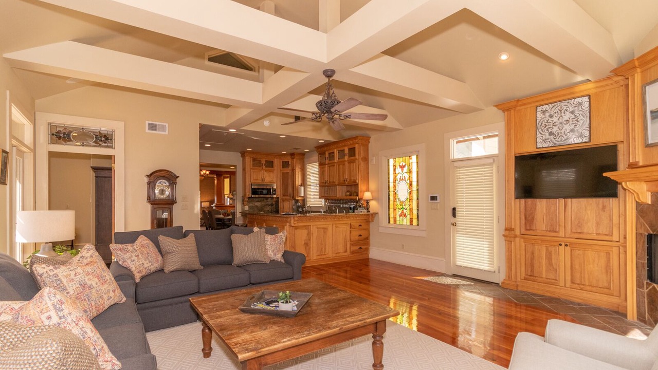 Photo of Livingroom in Madisonville