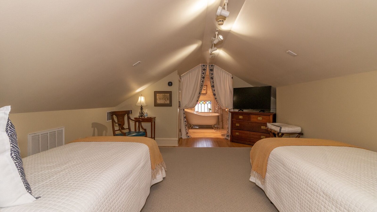 Photo of Bedroom in Madisonville