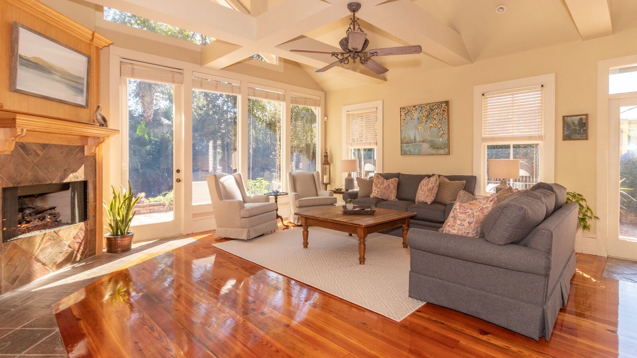 Photo of Livingroom in Madisonville