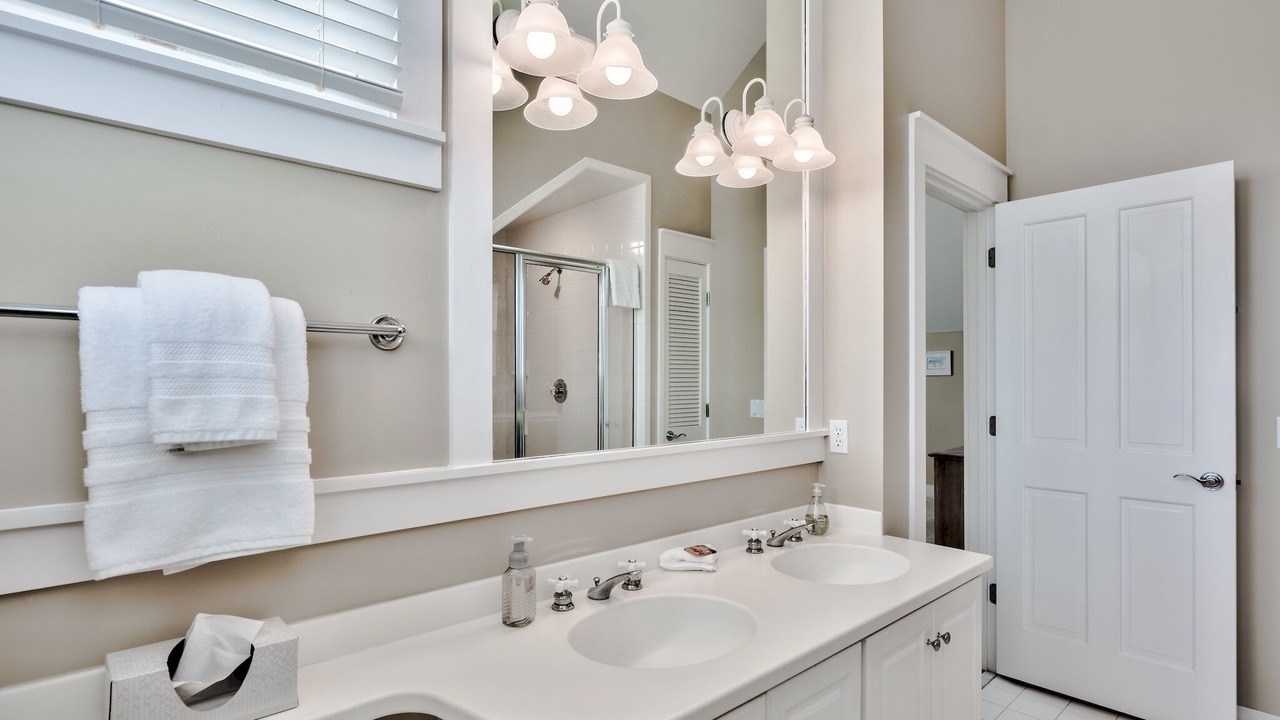 Photo of Bathroom in Sunnyside