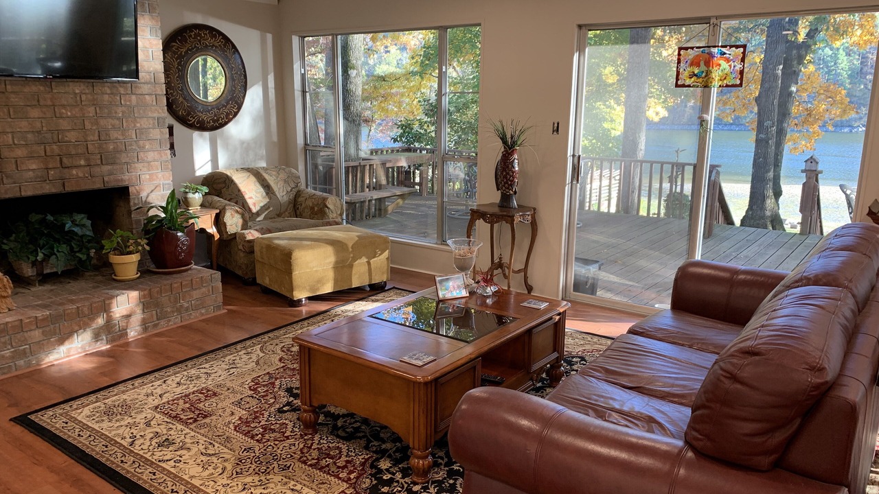 Photo of Livingroom in Jones Mills