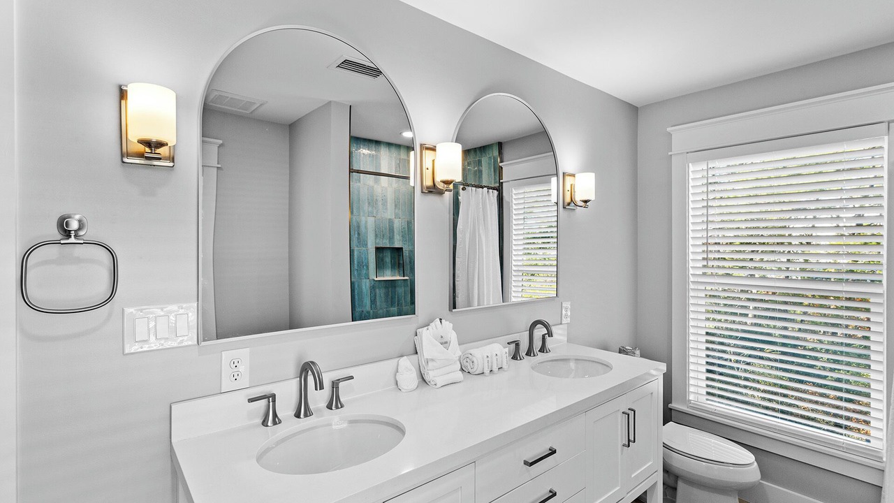 Photo of Bathroom in Gulfview Heights