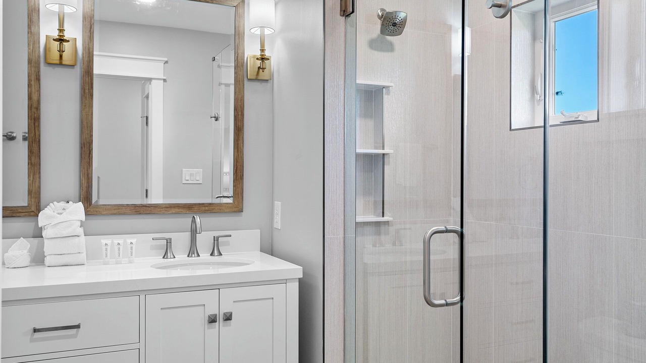 Photo of Bathroom in Gulfview Heights