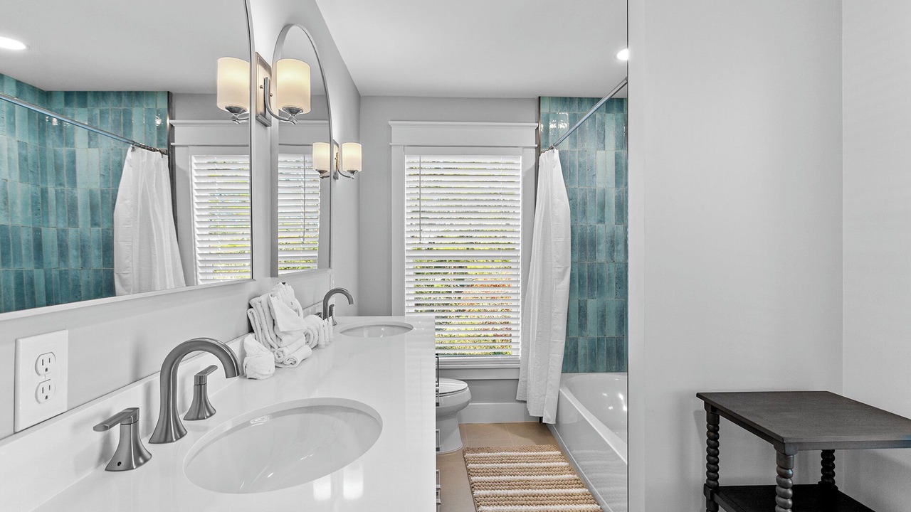 Photo of Bathroom in Gulfview Heights