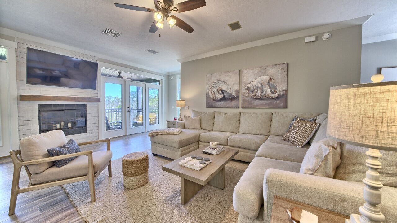 Photo of Livingroom in Summer Breeze