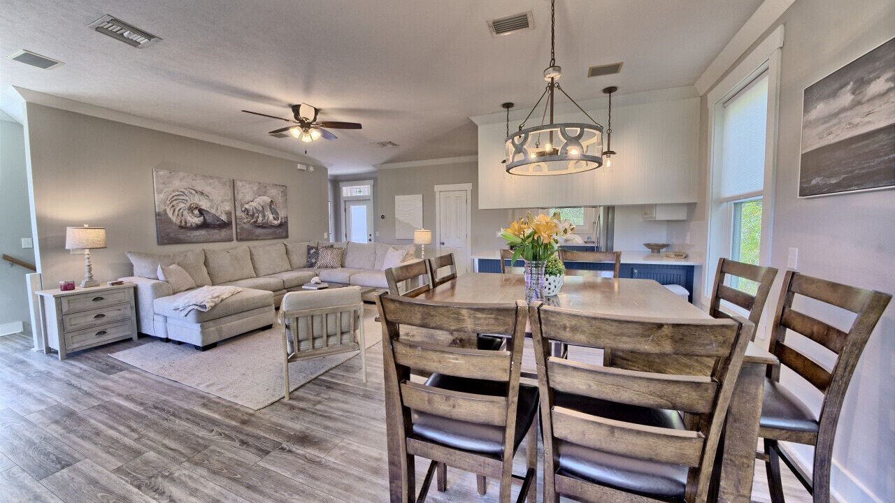 Photo of Livingroom in Summer Breeze