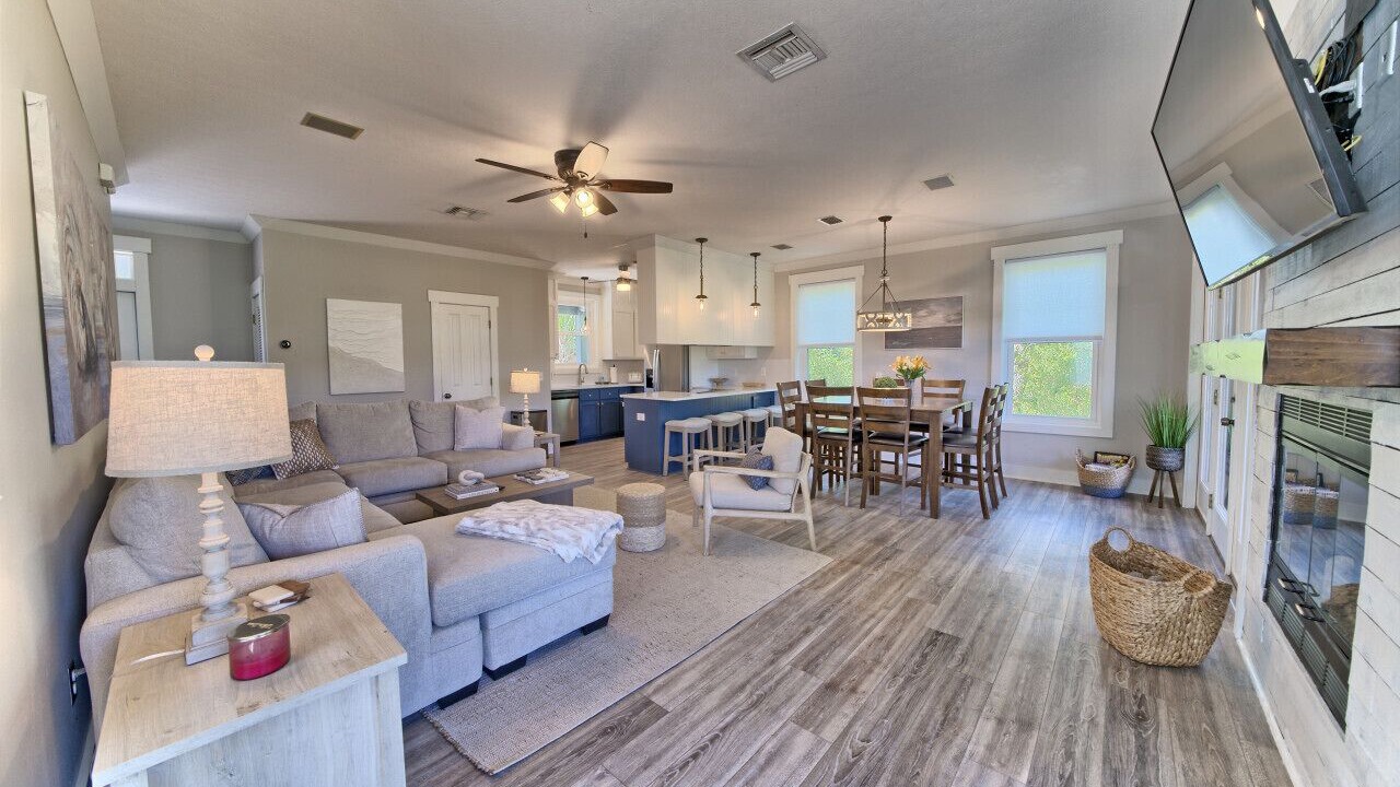 Photo of Livingroom in Summer Breeze
