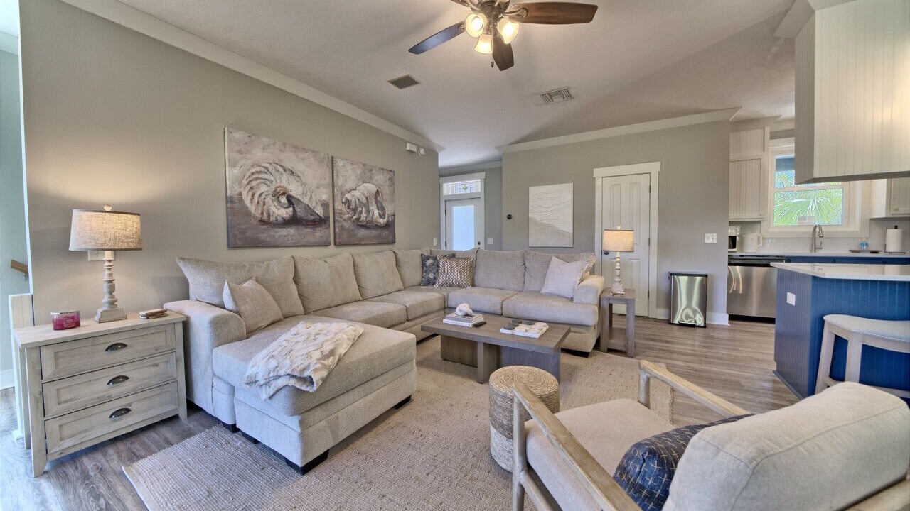 Photo of Livingroom in Summer Breeze