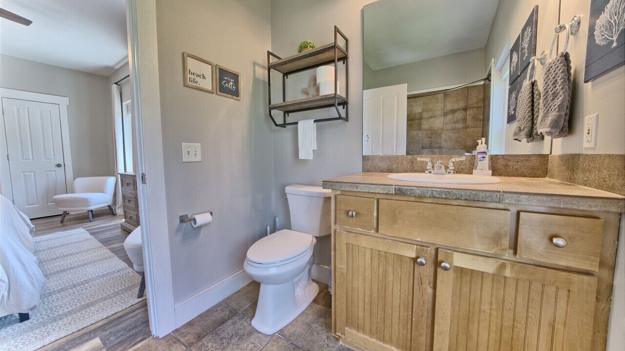 Photo of Bathroom in Summer Breeze