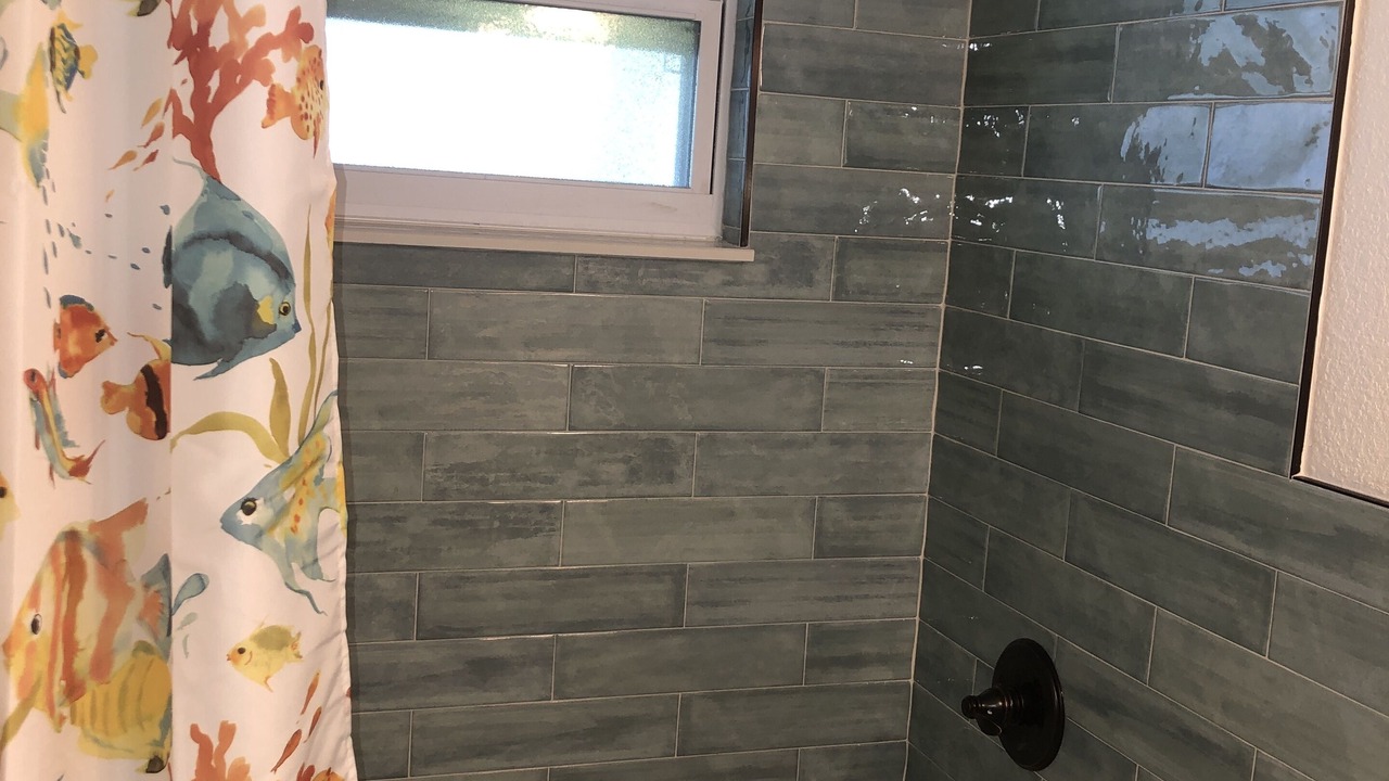 Photo of Bathroom in Aloha Gardens