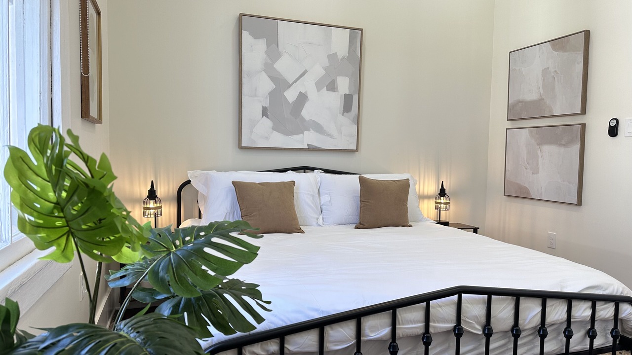 Photo of Bedroom in Mid-City