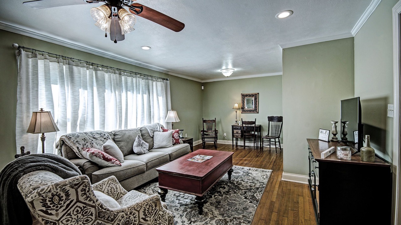 Photo of Livingroom in Tougaloo