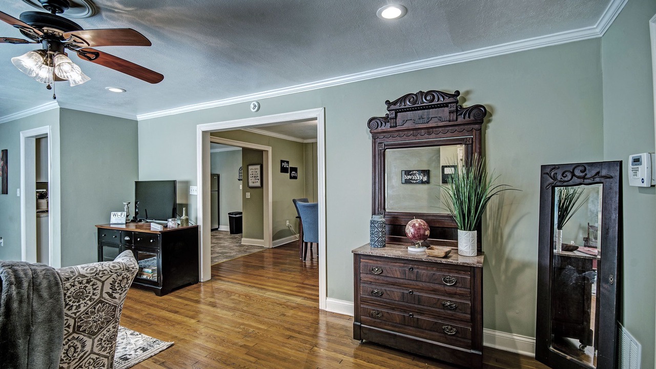 Photo of Livingroom in Tougaloo