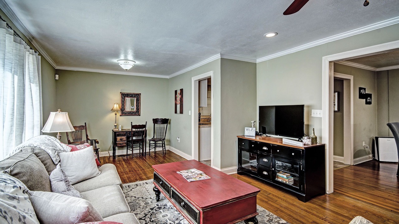Photo of Livingroom in Tougaloo