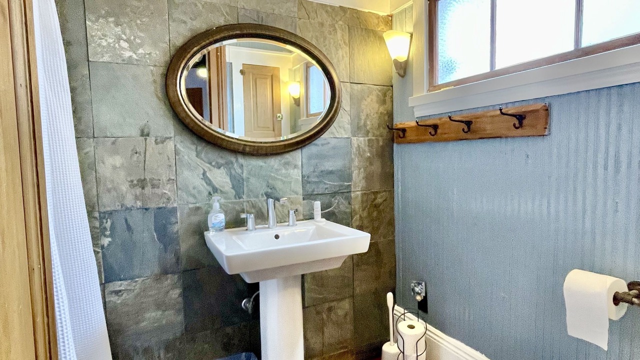 Photo of Bathroom in Seventh Ward