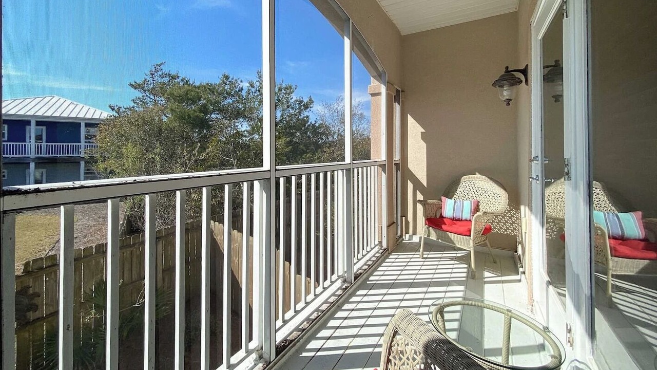 Photo of Patio Balcony in Fort Bay