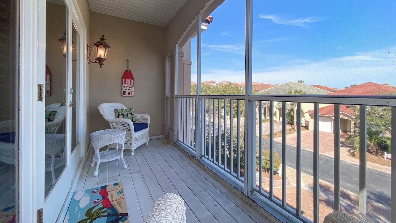 Photo of Patio Balcony in Fort Bay
