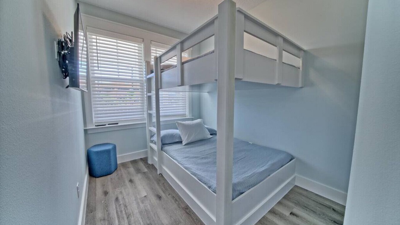 Photo of Bedroom in Miramar Beach