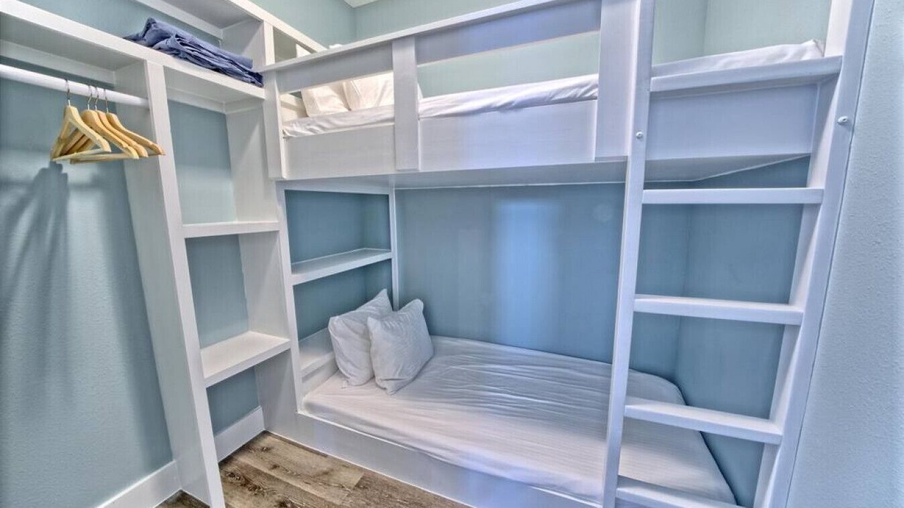 Photo of Bedroom in Miramar Beach