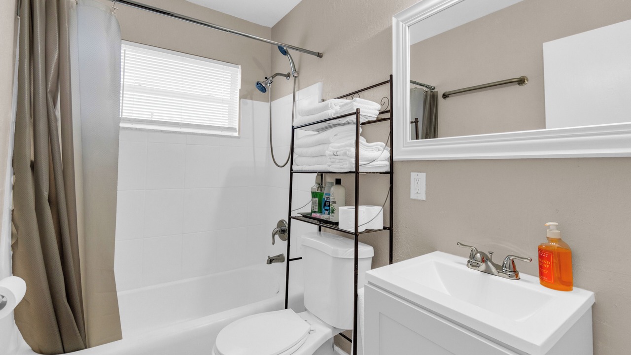 Photo of Bathroom in Lauderdale Lakes