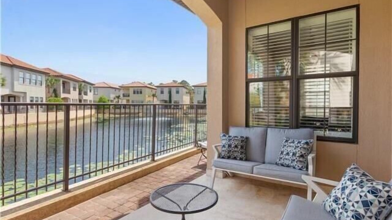 Photo of Patio Balcony in Villa Lago