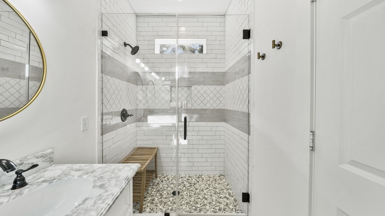 Photo of Bathroom in White's Gulfview