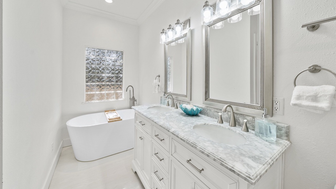 Photo of Bathroom in White's Gulfview