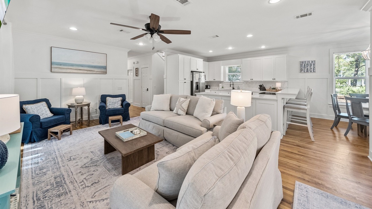Photo of Livingroom in White's Gulfview
