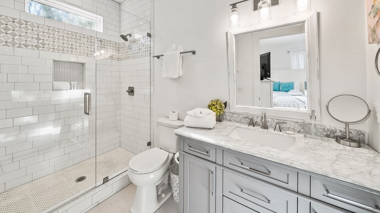 Photo of Bathroom in White's Gulfview