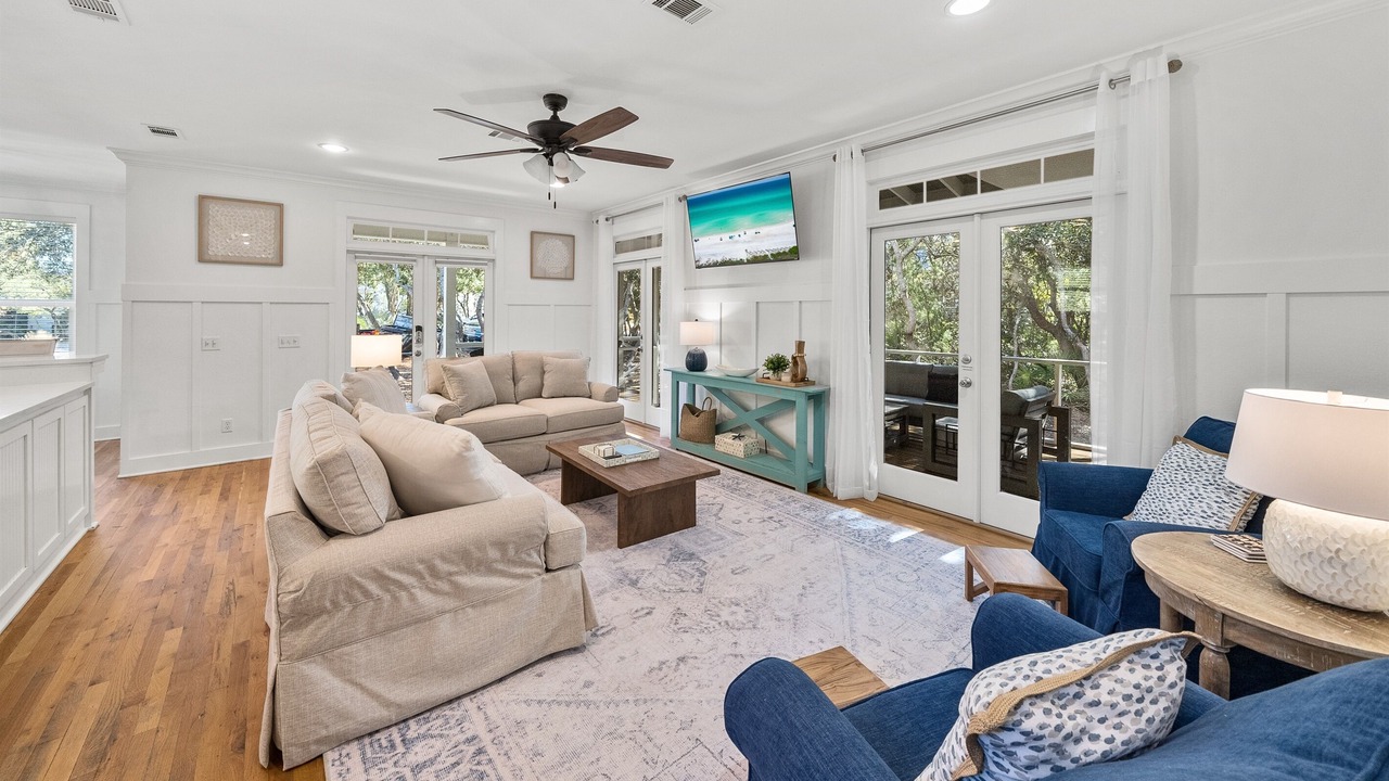 Photo of Livingroom in White's Gulfview