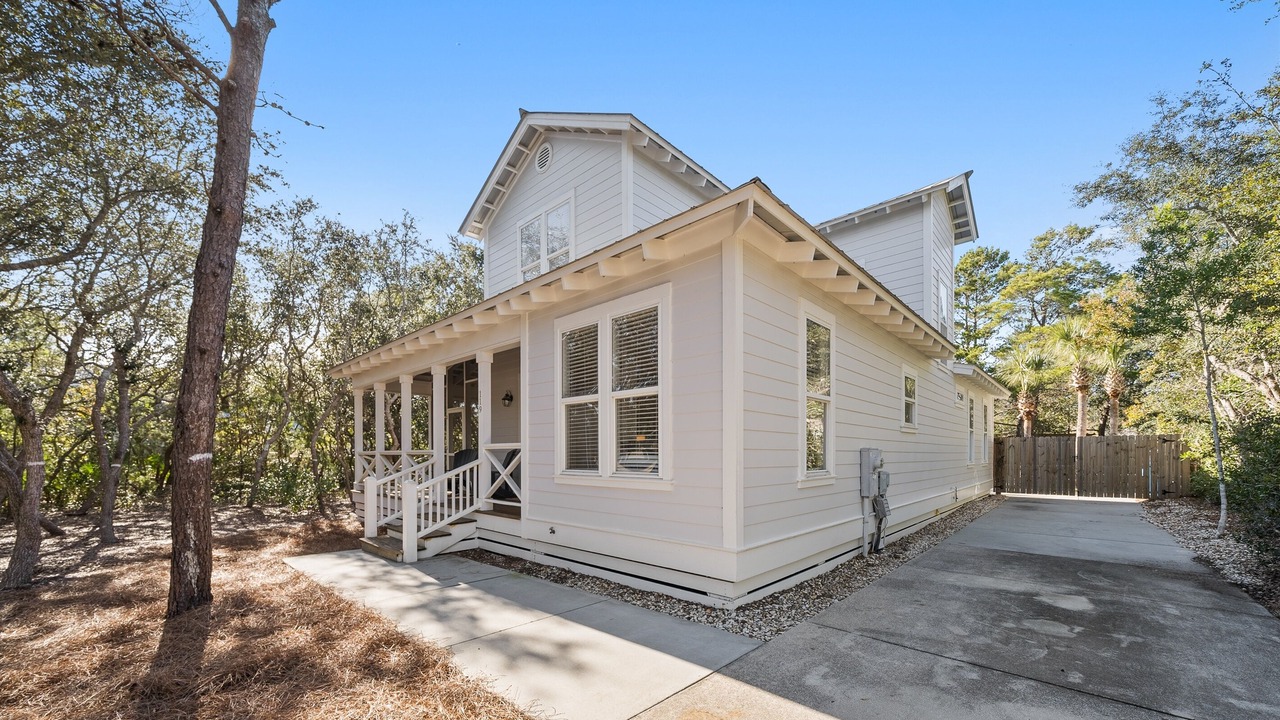 Photo of Outdoor in White's Gulfview