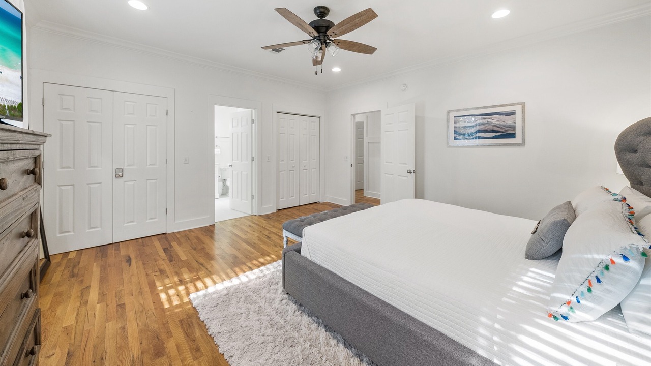 Photo of Bedroom in White's Gulfview