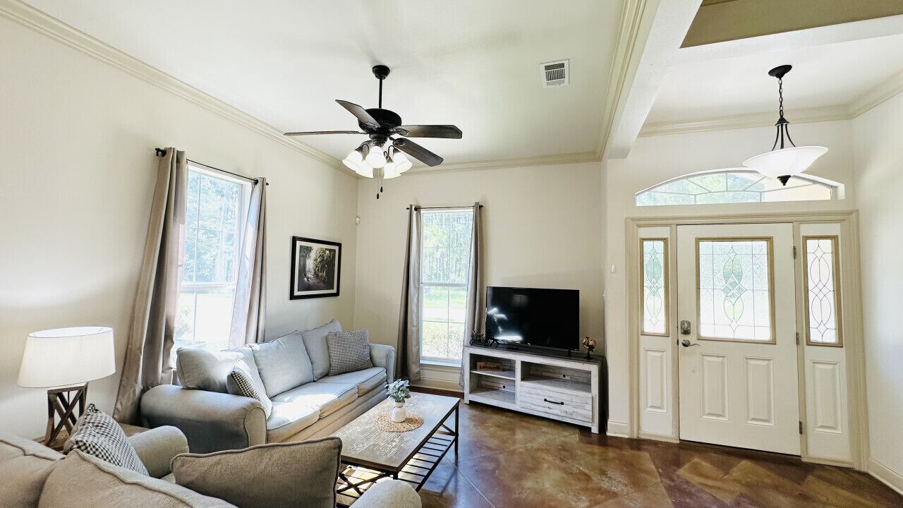 Photo of Livingroom in Pine Grove