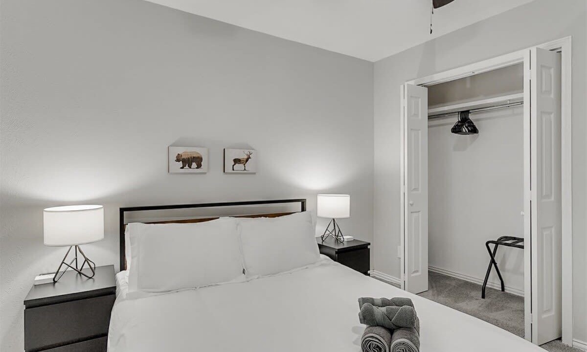 Photo of Bedroom in Garland